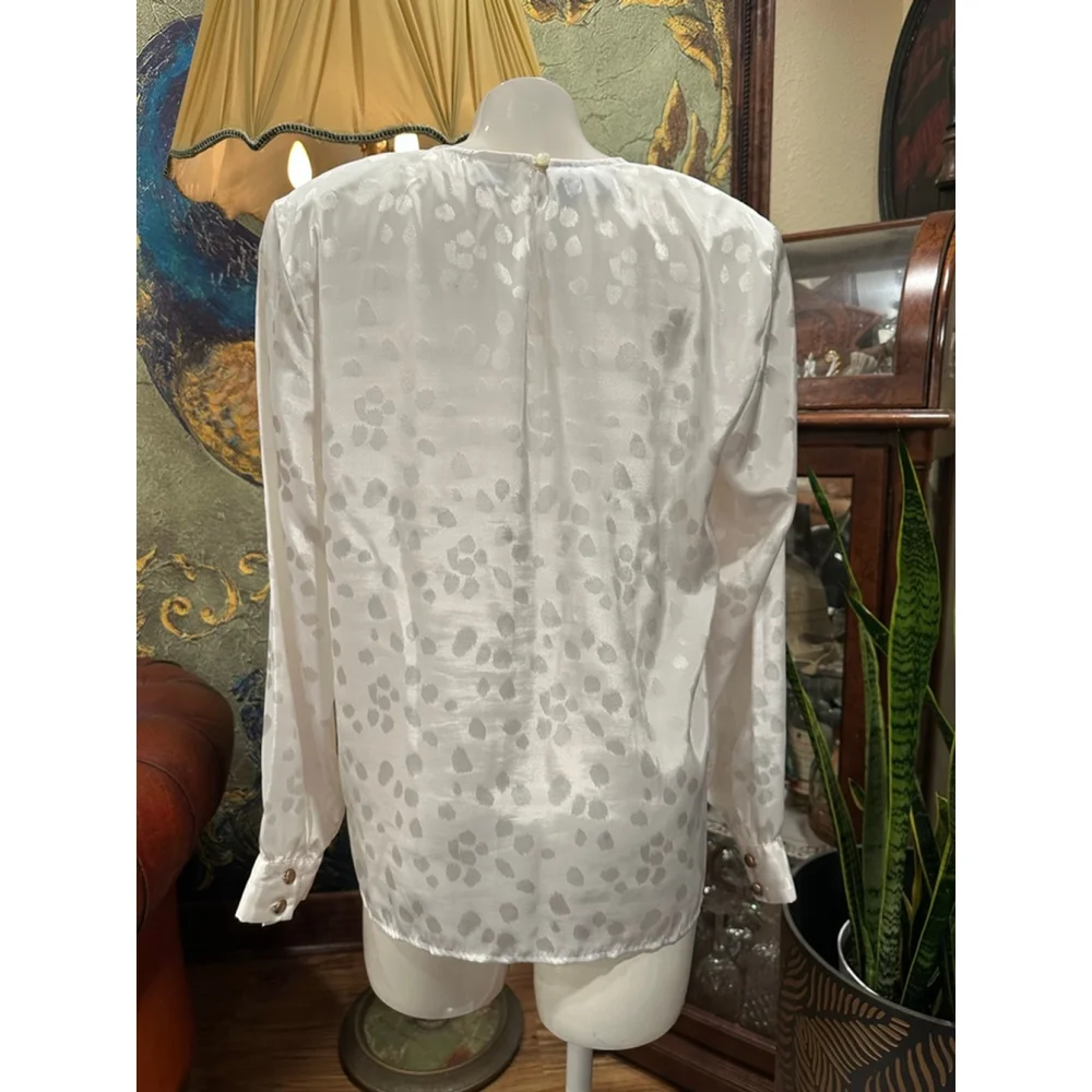 The Villager Liz Claiborne White Jacquard Satin Blouse Medium